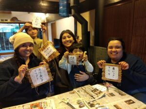 自然のものを使って工作